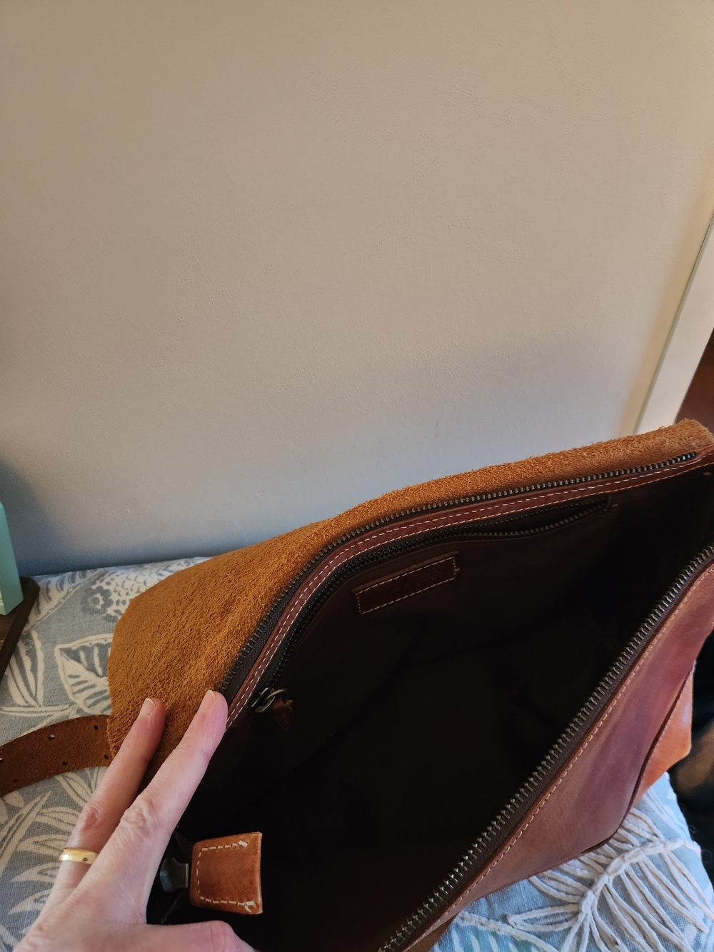 1203 Mano Fece Brown Leather Crossbody Bag - Picture 3 of 7